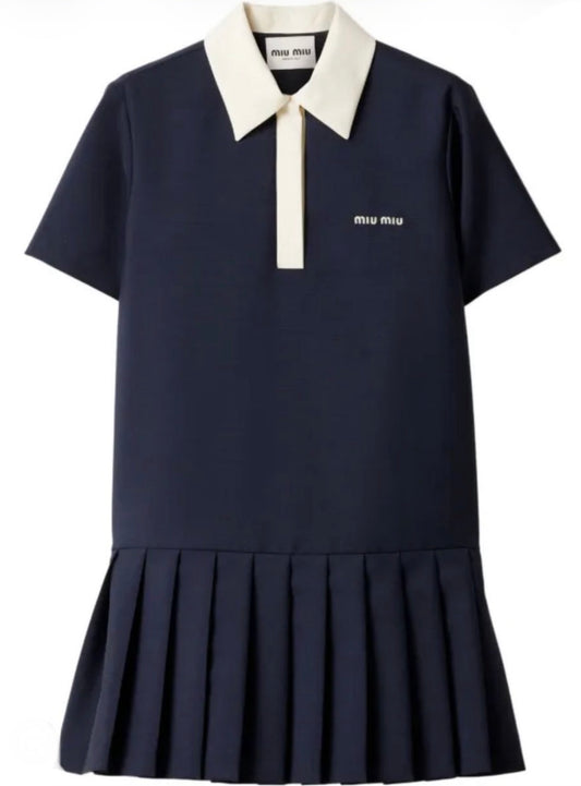 Robe Plissée Élégance